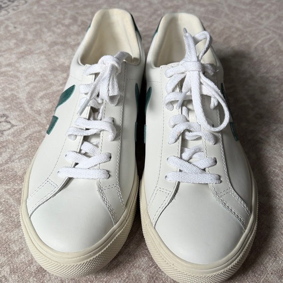 Veja Sneakers - Picture 7 of 8